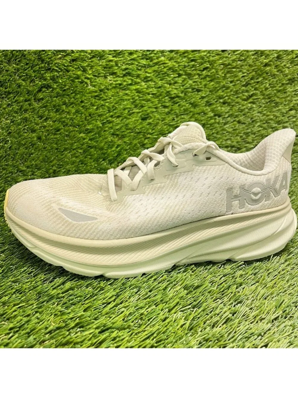 Hoka One One Clifton 9 GTX Mens Size 8 Ivory Athletic Running Shoes Sneakers